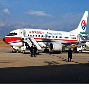郑州新郑机场空运航空快运业稳步发展的原因是什么？